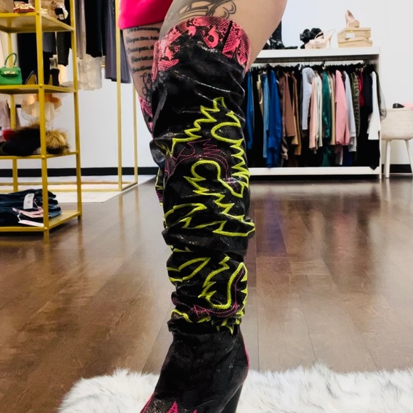 Boots - Picture 3 of 3